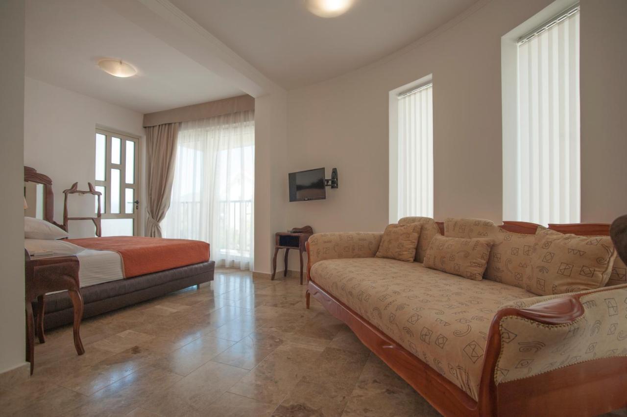 Guest House Przno Bay Sveti Stefan Buitenkant foto